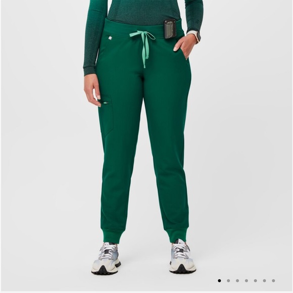 Figs Pants & Jumpsuits Nwt Limited Edition Figs Zamora Joggers Hunter Green Poshmark